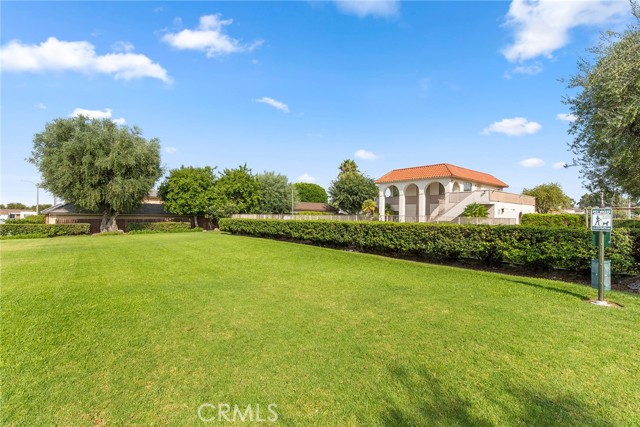 Large grassy area to bring your dogs!
