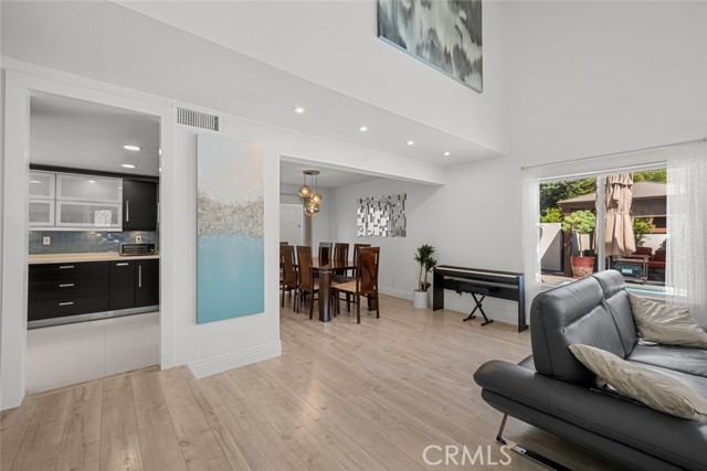 22835 Styles Street, Woodland Hills CA: https://media.crmls.org/medias/ac994121-eace-445b-8195-502a8e521f08.jpg