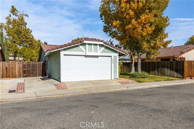 Detail Gallery Image 2 of 36 For 223 Oak Meadow Ln, Paso Robles,  CA 93446 - 2 Beds | 2 Baths