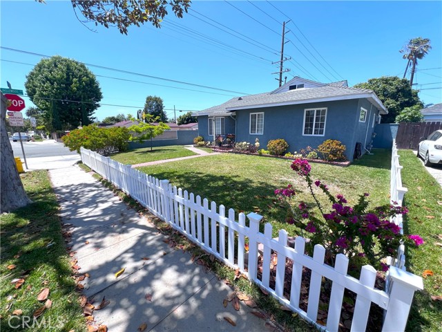 Detail Gallery Image 1 of 20 For 2701 184th St, Redondo Beach,  CA 90278 - 3 Beds | 2 Baths