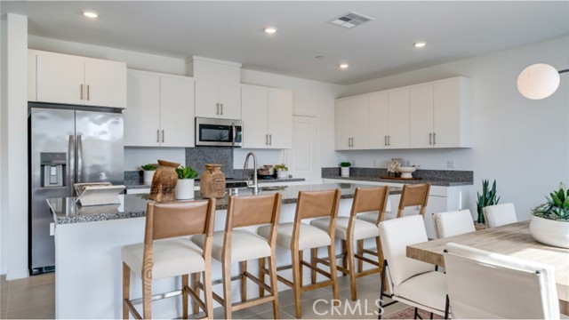 Detail Gallery Image 2 of 22 For 300 Grand Sky Ln, Perris,  CA 92570 - 5 Beds | 3 Baths