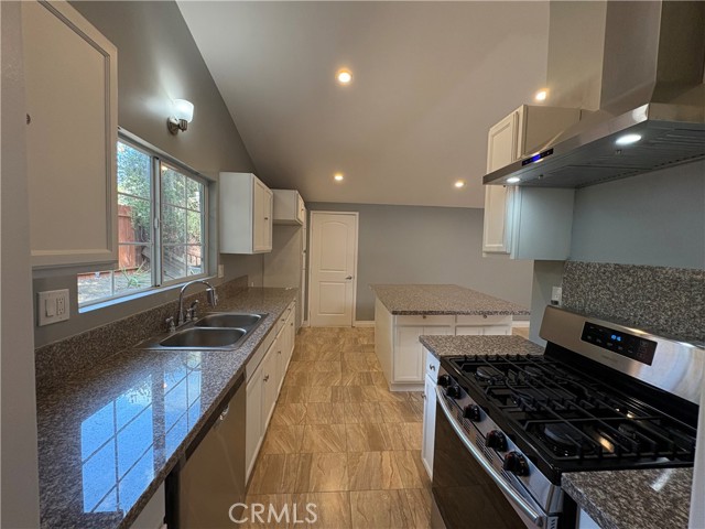 Detail Gallery Image 2 of 9 For 20416 20416 Coulson St, Woodland Hills,  CA 91367 - 3 Beds | 2 Baths