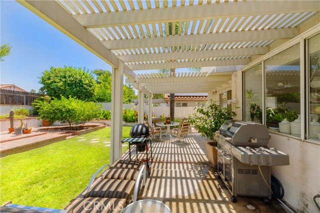 13674 Bennington Court, Fontana CA: https://media.crmls.org/medias/ac9dcc90-ae82-4326-80ec-4dbcac41bb21.jpg