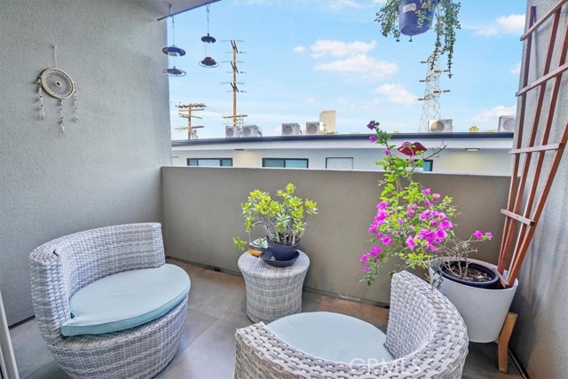 Detail Gallery Image 18 of 25 For 11023 Fruitland Dr #104,  Studio City,  CA 91604 - 3 Beds | 4 Baths