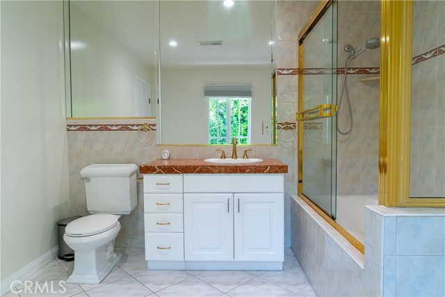 Detail Gallery Image 18 of 39 For 24060 Hatteras St, Woodland Hills,  CA 91367 - 5 Beds | 5 Baths