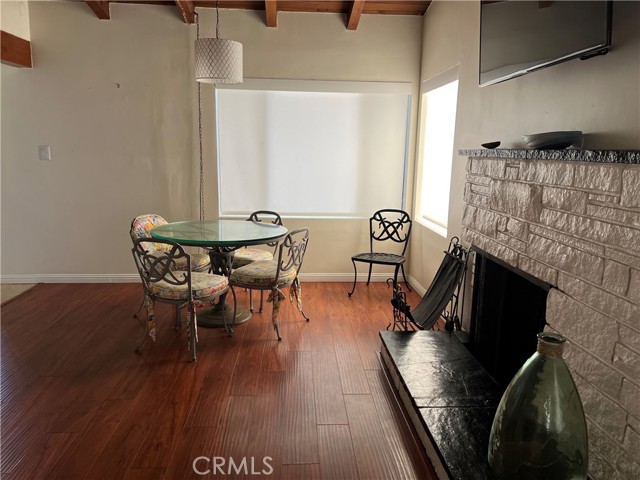 Detail Gallery Image 3 of 10 For 95 Hermosa, Hermosa Beach,  CA 90254 - 2 Beds | 1 Baths