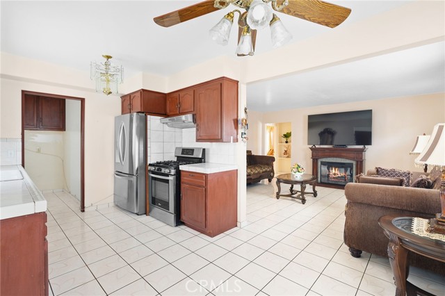 Detail Gallery Image 7 of 36 For 6133 Orchard Ave, Huntington Park,  CA 90255 - 4 Beds | 3 Baths