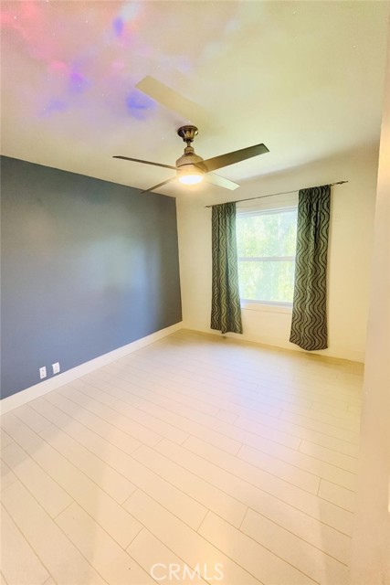 22149 Victory Boulevard, Woodland Hills CA: https://media.crmls.org/medias/aca0691b-ea46-45cb-a998-46ac771fd1ce.jpg