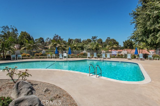 2049 Via Mariposa East, Laguna Woods CA: https://media.crmls.org/medias/aca1f2e7-53b4-41cc-8861-c54ed01a434b.jpg