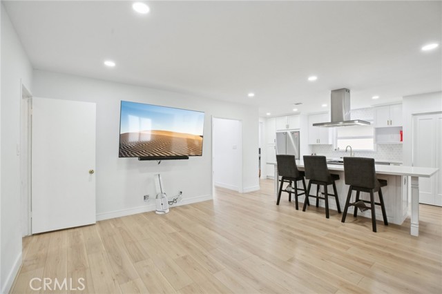 3686 Palo Verde Avenue, Long Beach CA: https://media.crmls.org/medias/aca1f8be-227f-4272-ae1c-81bc4264eb3c.jpg