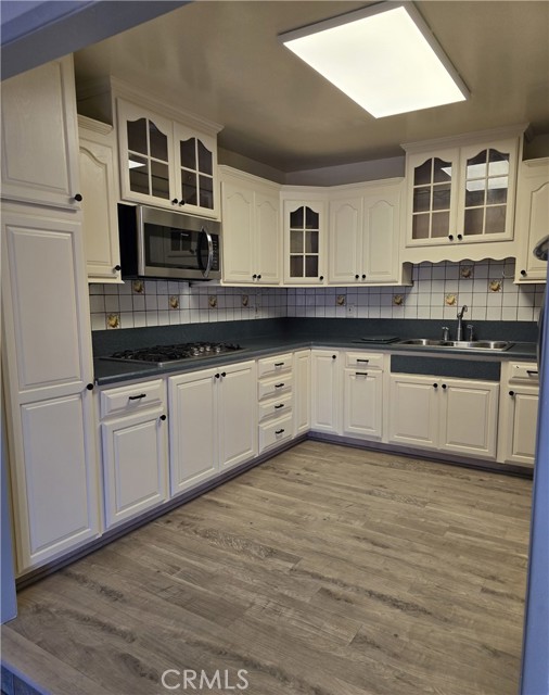Detail Gallery Image 4 of 6 For 10441 La Mirada Bld, Whittier,  CA 90604 - 4 Beds | 2 Baths