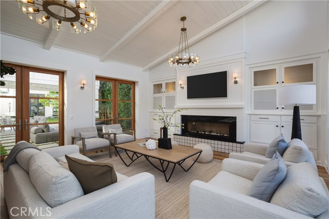 2217 Laurel Place, Newport Beach CA: https://media.crmls.org/medias/aca24bbb-d4c6-430d-aa47-5b8b2fb63cc1.jpg