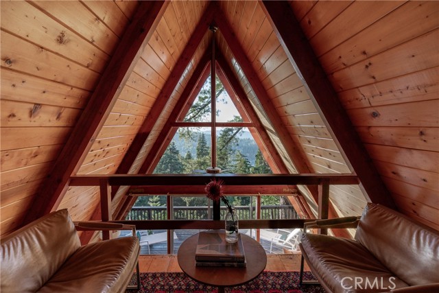 24032 Skyland Drive, Crestline CA: https://media.crmls.org/medias/aca293d0-2d7f-4d60-aec8-6b6662ba044e.jpg