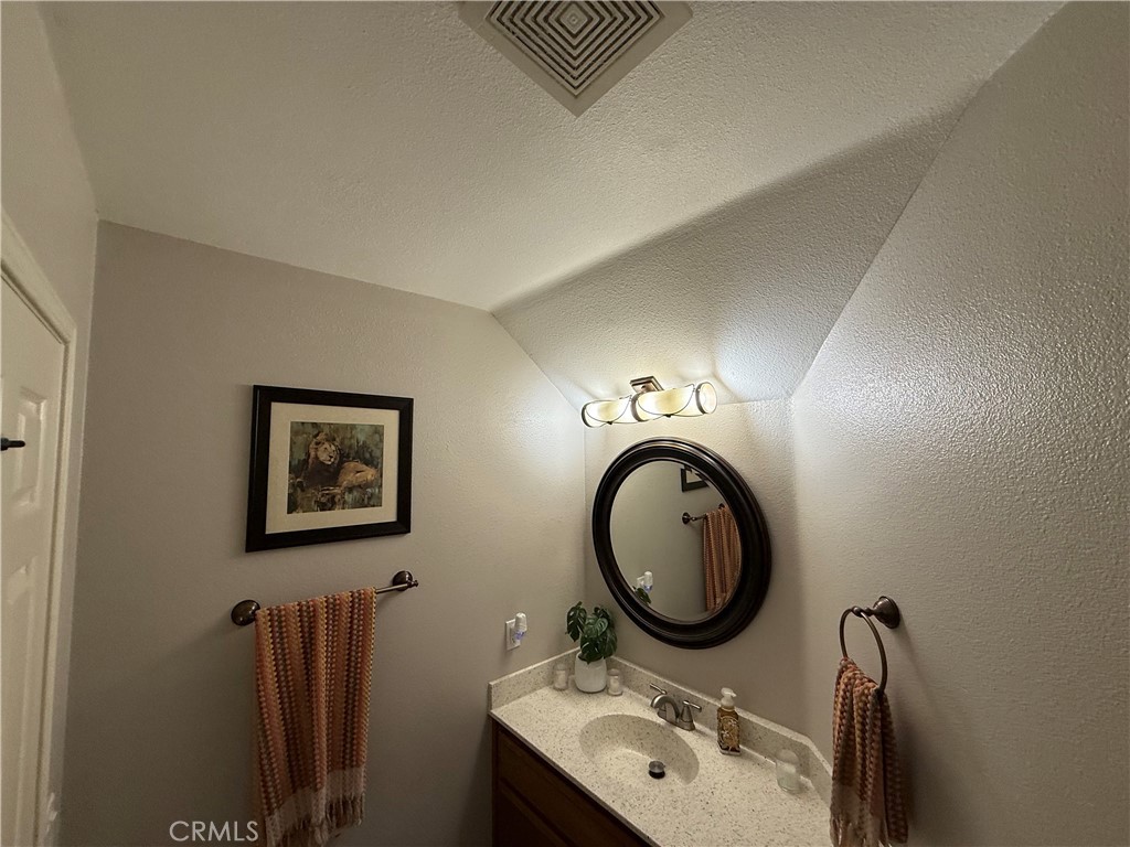 https://media.crmls.org/medias/aca2d620-7e7e-4607-b61e-103b3e78079e.jpg?preset=X-Large