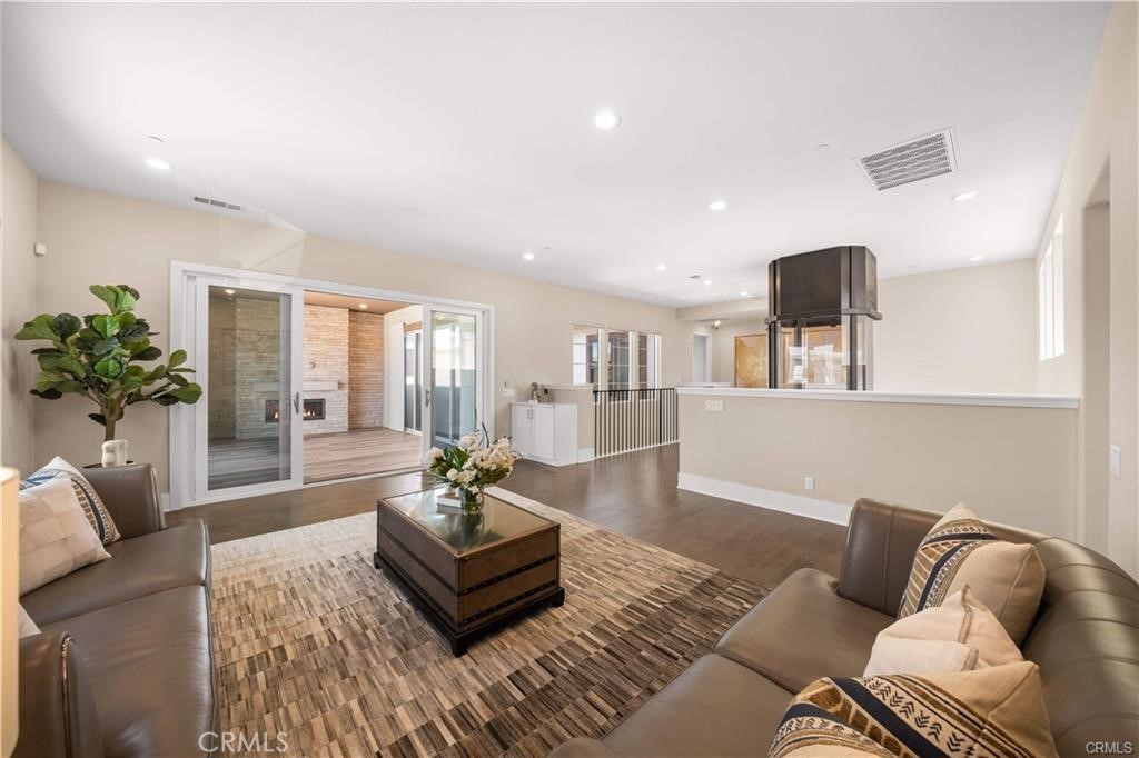 MLS #OC26132991 image #24
