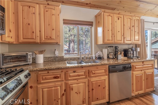 Detail Gallery Image 33 of 65 For 424 Mountainaire Ln, Big Bear Lake,  CA 92315 - 3 Beds | 2 Baths