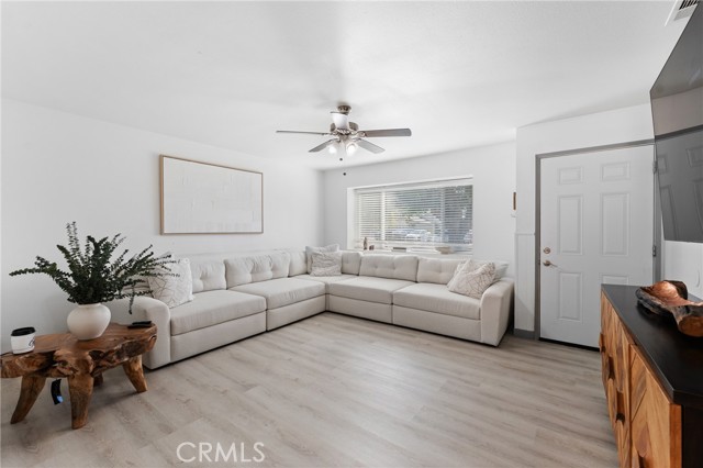 Detail Gallery Image 5 of 25 For 910 Marlyce Ln, Hemet,  CA 92543 - 3 Beds | 2 Baths