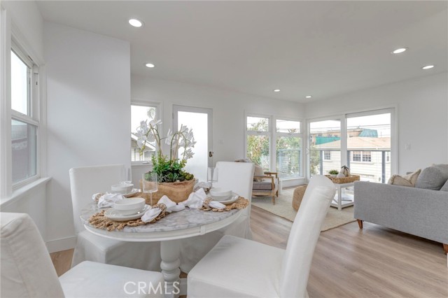 428 25th Street, Hermosa Beach, California 90254, 2 Bedrooms Bedrooms, ,1 BathroomBathrooms,Residential,For Sale,25th,SB24077812
