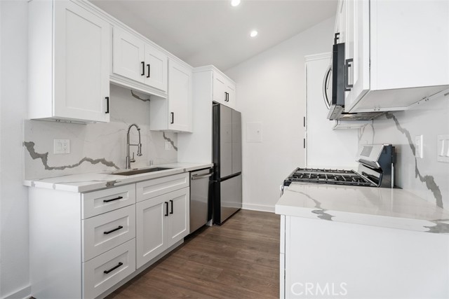 Detail Gallery Image 4 of 9 For 1410 Cabrillo Park Dr #E,  Santa Ana,  CA 92701 - 1 Beds | 1 Baths