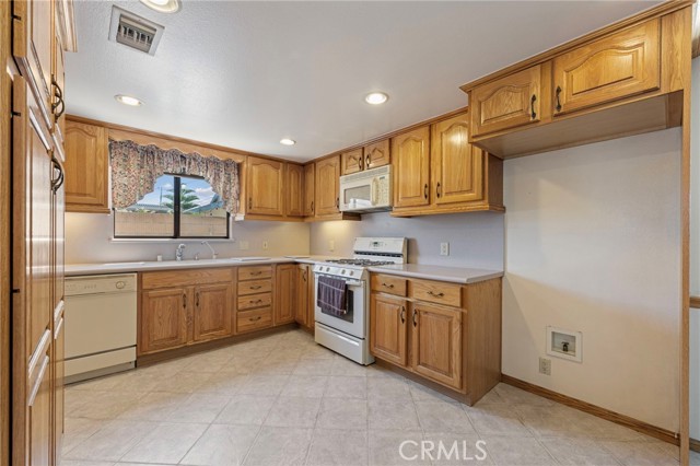 Detail Gallery Image 14 of 41 For 8038 Cyclamen Way, Buena Park,  CA 90620 - 4 Beds | 2 Baths