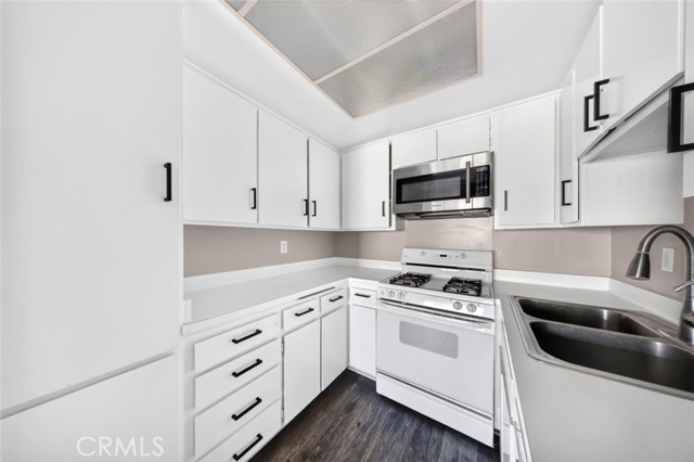 333 Burchett Street, 206 photo 22