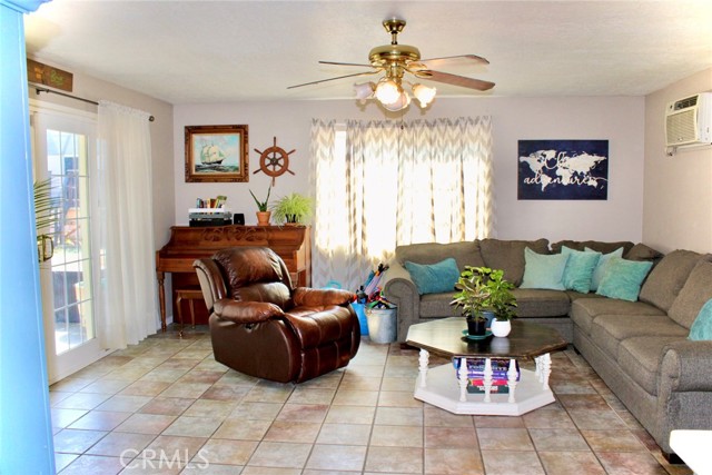 Detail Gallery Image 8 of 10 For 228 E Sage Ave, San Jacinto,  CA 92582 - 3 Beds | 2/1 Baths
