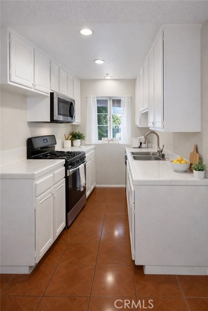 Detail Gallery Image 7 of 43 For 15044 Nordhoff #1,  North Hills,  CA 91343 - 3 Beds | 2/1 Baths