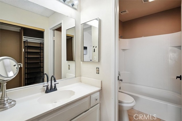 Detail Gallery Image 17 of 26 For 19834 Sandpiper Pl #64,  Newhall,  CA 91321 - 3 Beds | 2 Baths