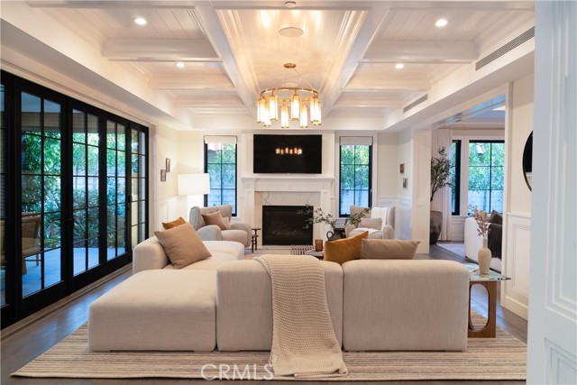 Detail Gallery Image 4 of 59 For 2520 La Condesa Dr, Los Angeles,  CA 90049 - 5 Beds | 6 Baths