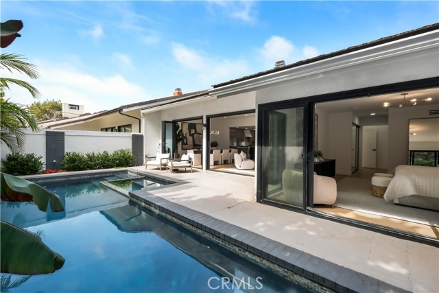 Detail Gallery Image 8 of 42 For 22 Rue Cannes, Newport Beach,  CA 92660 - 2 Beds | 2 Baths