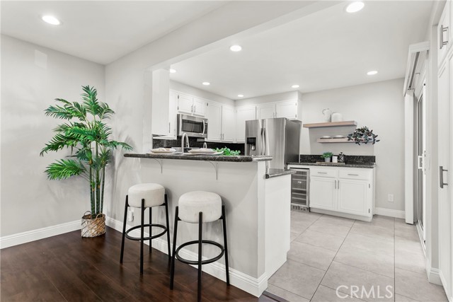 Detail Gallery Image 6 of 31 For 21066 Poolside, Huntington Beach,  CA 92648 - 2 Beds | 2/1 Baths