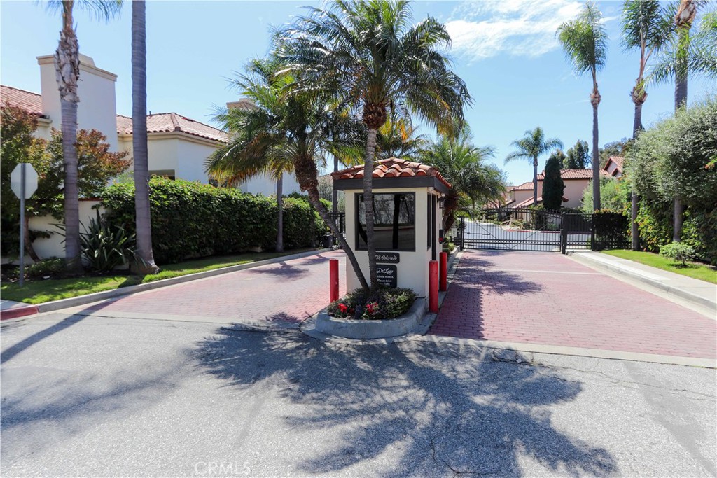 5755 Avenida Estoril