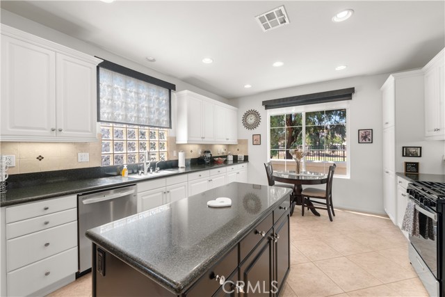 Detail Gallery Image 17 of 41 For 8217 Carnoustie Ave, Hemet,  CA 92545 - 2 Beds | 2 Baths