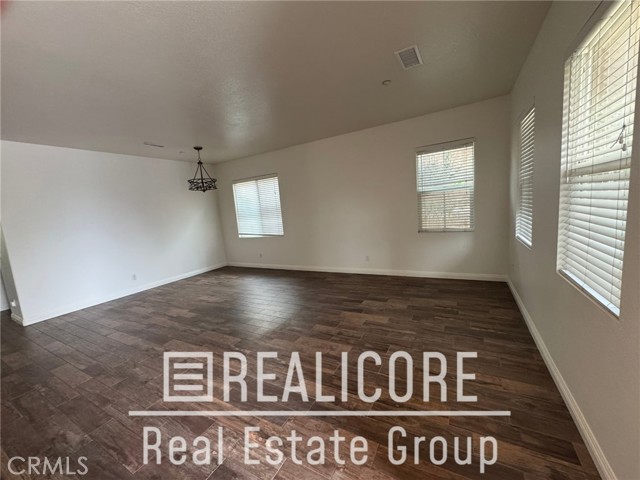 Detail Gallery Image 5 of 37 For 15806 Rock Point Ln, Fontana,  CA 92336 - 4 Beds | 2/1 Baths