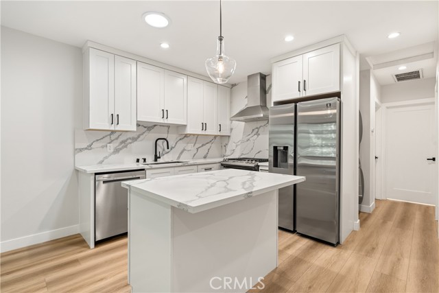 Detail Gallery Image 7 of 28 For 14622 Huston St, Sherman Oaks,  CA 91403 - 5 Beds | 5 Baths