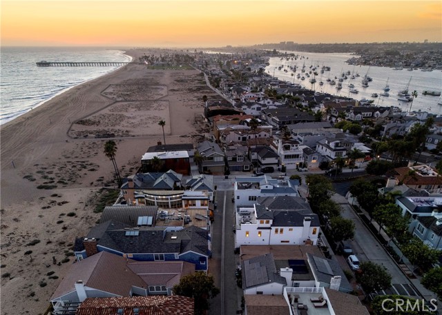 1515 E Ocean Boulevard, Newport Beach CA: https://media.crmls.org/medias/acab937f-cef6-44e1-af07-8059dfcade42.jpg