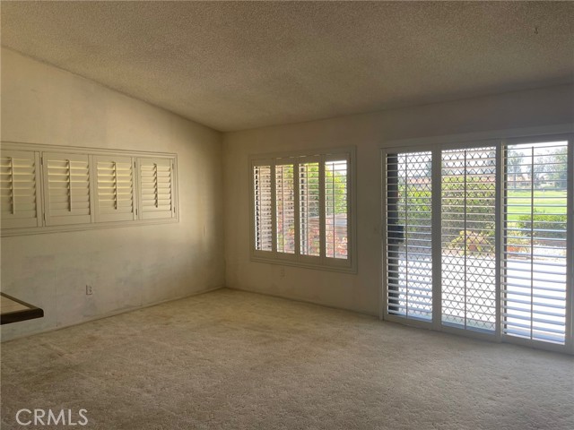 Detail Gallery Image 4 of 8 For 2059 Aspen Dr, Hemet,  CA 92545 - 3 Beds | 2 Baths