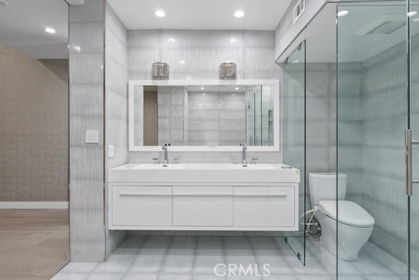 Detail Gallery Image 13 of 21 For 5315 White Oak #M,  Encino,  CA 91316 - 3 Beds | 3 Baths