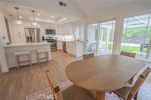 Detail Gallery Image 5 of 26 For 25891 Fenda, Valencia,  CA 91355 - 3 Beds | 2 Baths