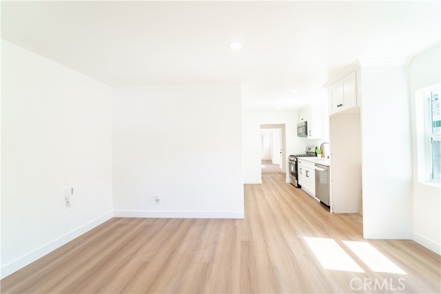 Detail Gallery Image 8 of 22 For 13300 S Largo, Compton,  CA 90222 - 3 Beds | 2 Baths