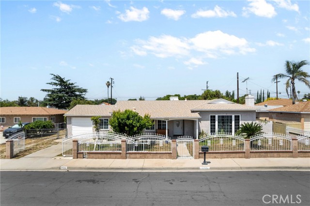 7726 Blanchard Avenue, Fontana CA: https://media.crmls.org/medias/acae8dd1-2ad6-460d-a872-451b6b10ac8c.jpg