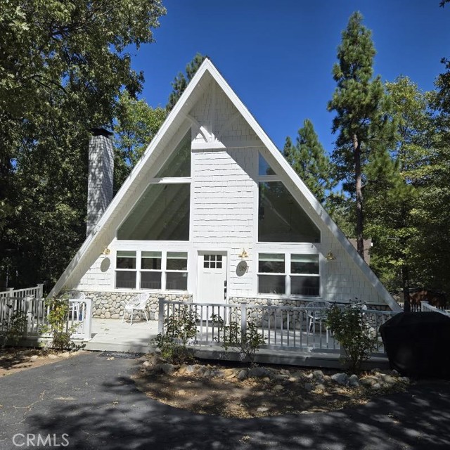 Detail Gallery Image 1 of 1 For 987 Tirol Ln, Lake Arrowhead,  CA 92352 - 2 Beds | 2 Baths