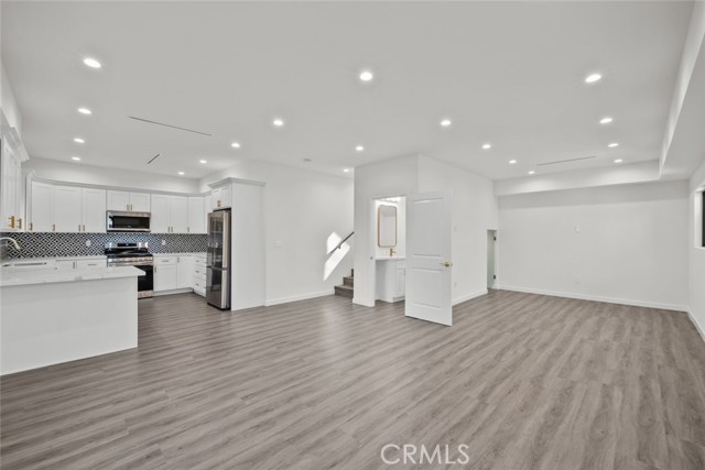 22835 Styles Street, Woodland Hills CA: https://media.crmls.org/medias/acafc529-2e5c-4f03-a904-2fa482d1bf49.jpg