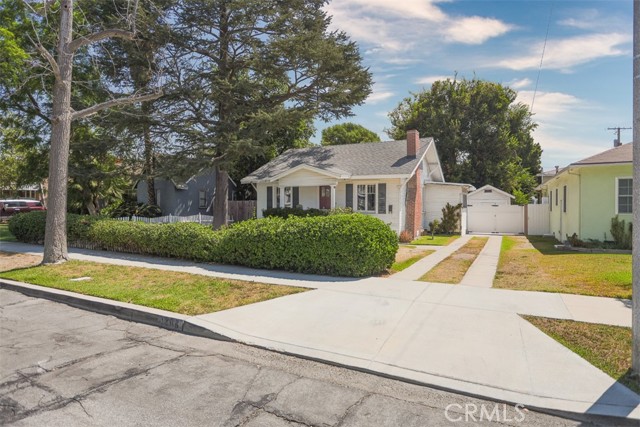 1206 N Keystone, Burbank CA: https://media.crmls.org/medias/acb0ba2a-5dbd-40df-aa29-6f4572fd5a5b.jpg