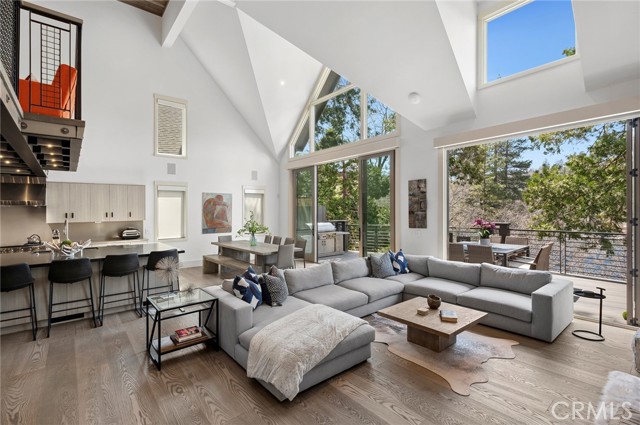 Detail Gallery Image 6 of 50 For 496 North State Highway 173, Lake Arrowhead,  CA 92352 - 6 Beds | 5 Baths