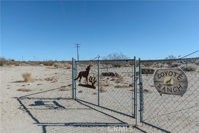 Detail Gallery Image 3 of 37 For 5651 Periman Ave, Landers,  CA 92285 - 3 Beds | 1 Baths