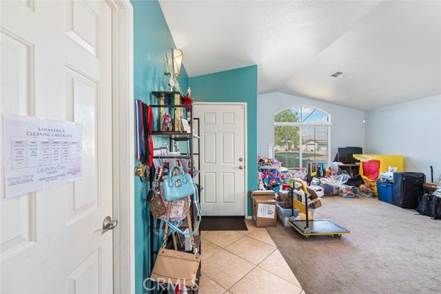 Detail Gallery Image 8 of 35 For 14193 Fresian, Apple Valley,  CA 92307 - 4 Beds | 3 Baths