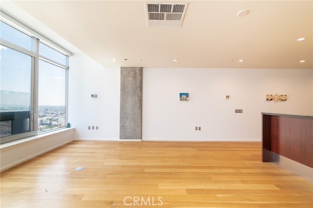 1155 South Grand Avenue, Los Angeles CA: https://media.crmls.org/medias/acb2d570-b9ce-44ba-a364-966c8d7ca43c.jpg