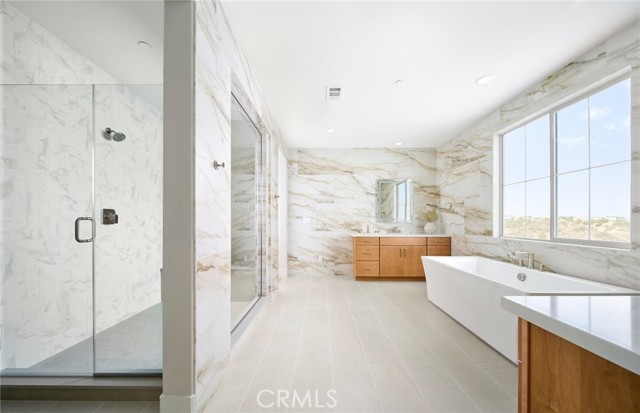 Detail Gallery Image 14 of 27 For 21162 Poema Pl, Chatsworth,  CA 91311 - 5 Beds | 5/2 Baths