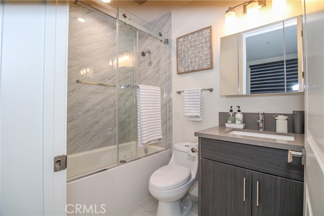 Detail Gallery Image 6 of 23 For 15 S Chapel Ave #B,  Alhambra,  CA 91801 - 4 Beds | 3/1 Baths